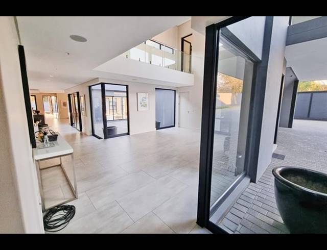 5 BEDROOM HOUSE FOR SALE IN HURLINGHAM